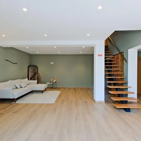 Lovely Fully Equipped Near Subway N4 Apartamento