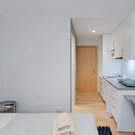 Daire Lovely Fully Equipped Near Subway N4 Lisboa