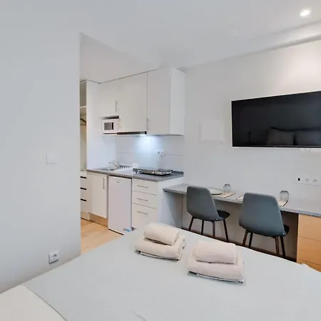 Lovely Fully Equipped Near Subway N4 Daire *