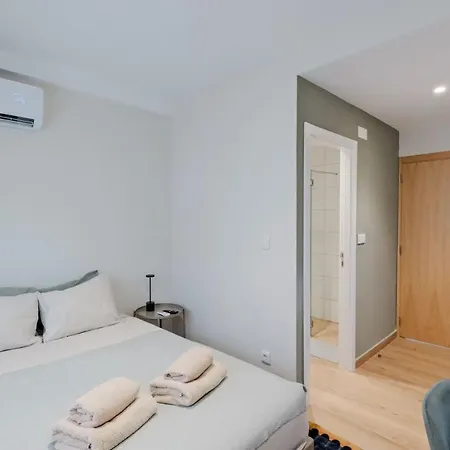 Daire Lovely Fully Equipped Near Subway N4 Lisboa